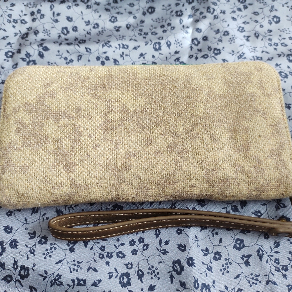 Catchfly Wallet - Picture 2 of 3
